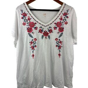 Belle Kim Gravel 1X Hand Embroidered Floral White Tee